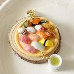 ミニチュアフード♪今日のランチ♪お寿司三昧のプレート・お茶付きチャームor 片方ピアス