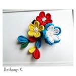 S様専用ページ◆4cmミニ重ね梅の可愛い和モダン髪飾り(下がり付き)◆赤×檸檬×海×白×常盤色のママでも簡単につけられるつまみ細工_BETHANY- KベサニK製作所