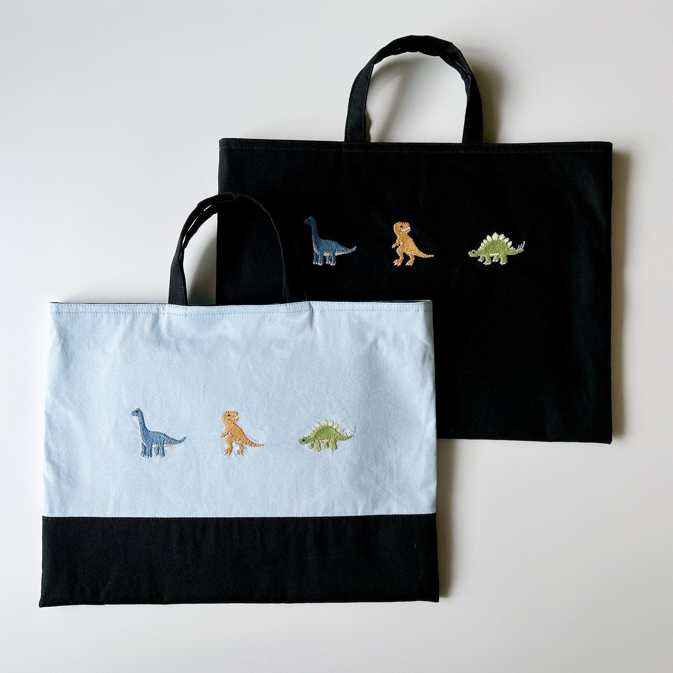 大きめ　レッスンバッグ 上履き入れ　コップ袋　ヌビ　恐竜刺繍 4807ef9f667bc1d3c0c408314a8d40