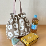 ＊保冷保温  巾着バッグ＊ ランチバッグ  ちょっとしたお買い物にも  レトロフラワー  ベージュ