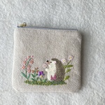 【再販】コットンリネンと刺繍のハリネズミのポーチ　小さめ