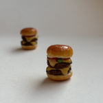 ピクルス入りハンバーガー
