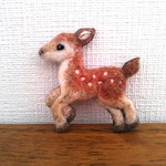 羊毛フェルトのブローチ バンビ