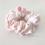 ふわふわシフォンシュシュ✼﻿ホワイト×花柄ピンク