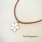 flower motif necklace