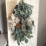 フレッシュなユーカリとブルーグリーン紫陽花のスワッグ
