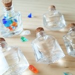 小瓶 四角 コルク栓付き ガラス瓶 ３個セット ＋１個オマケつき レジン オリジナルチャームに