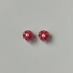 小花のプチピアス　＊赤
