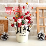 専用です◇サンタと雪だるまとミニツリーのクリスマスオブジェ◇スチール製バスケット◇造花◇高さ22センチ◇クリスマスインテリア