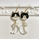 三日月と星とはちわれ黒白猫の刺繍　ピアスorイヤリング ハンドメイド  kagisippo7  新作