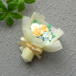 ミニチュア　アイボリーのバラとマーガレットの花束