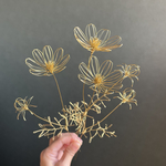 真鍮のコスモス（蕾、葉付き）　【受注制作】ワイヤーアート　ワイヤークラフト