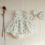 newイエローフラワーのフリルロンパース/お名入れ/スタイ/ワンピース仕様   Baby　70/80/90  御出産祝い  刺繍