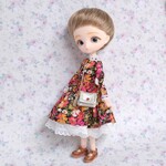 （赤-スカーレット）シャンパンゴールド色のポシェット