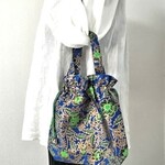 秋のおしゃれな2通りに使えるバッグ（中）