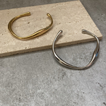 ーflowing カフバングルー　サージカルステンレス　バングル　カフバングル