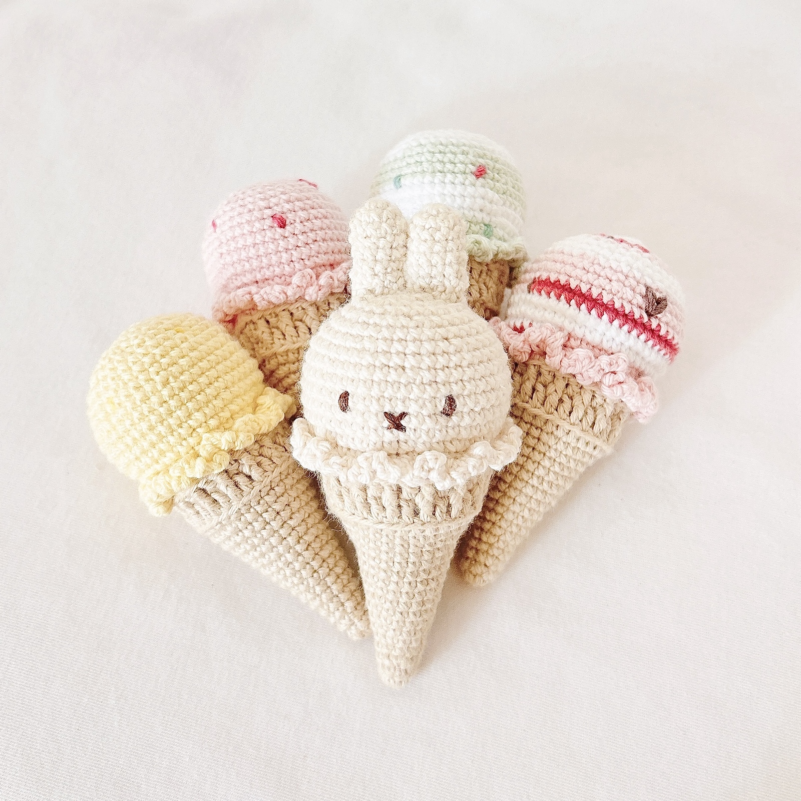 かぎ針編み アイスチャーム あみぐるみキーホルダー - 𝗆𝗂𝗅𝖼𝗁𝗂