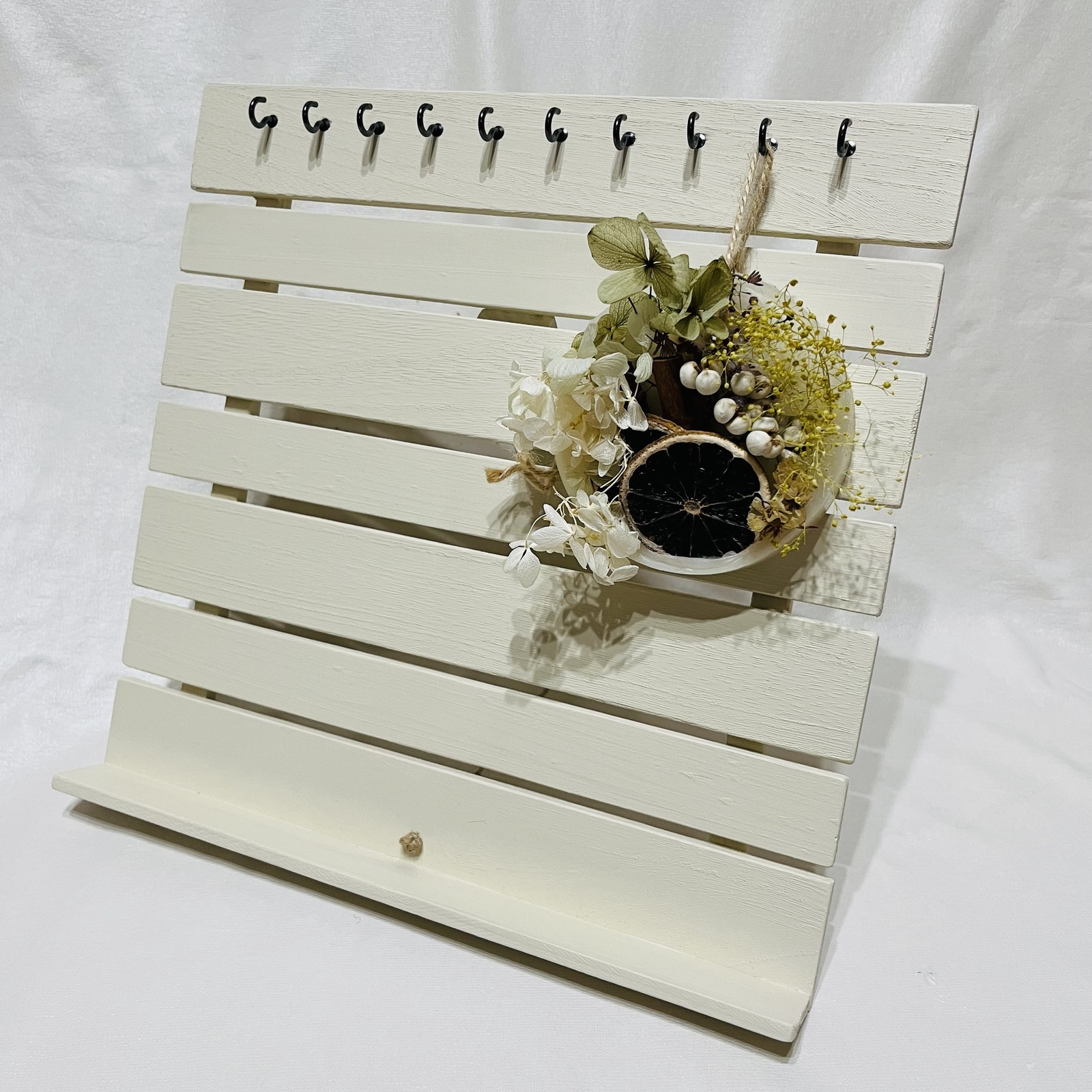 ホワイトの木製トランク型什器（40×30） - FANTASY'S GALLERY