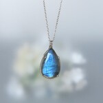 ラブラドライトのペンダントトップ　蒼い輝き