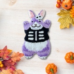 刺繍ブローチ「ガイコツうさぎ」