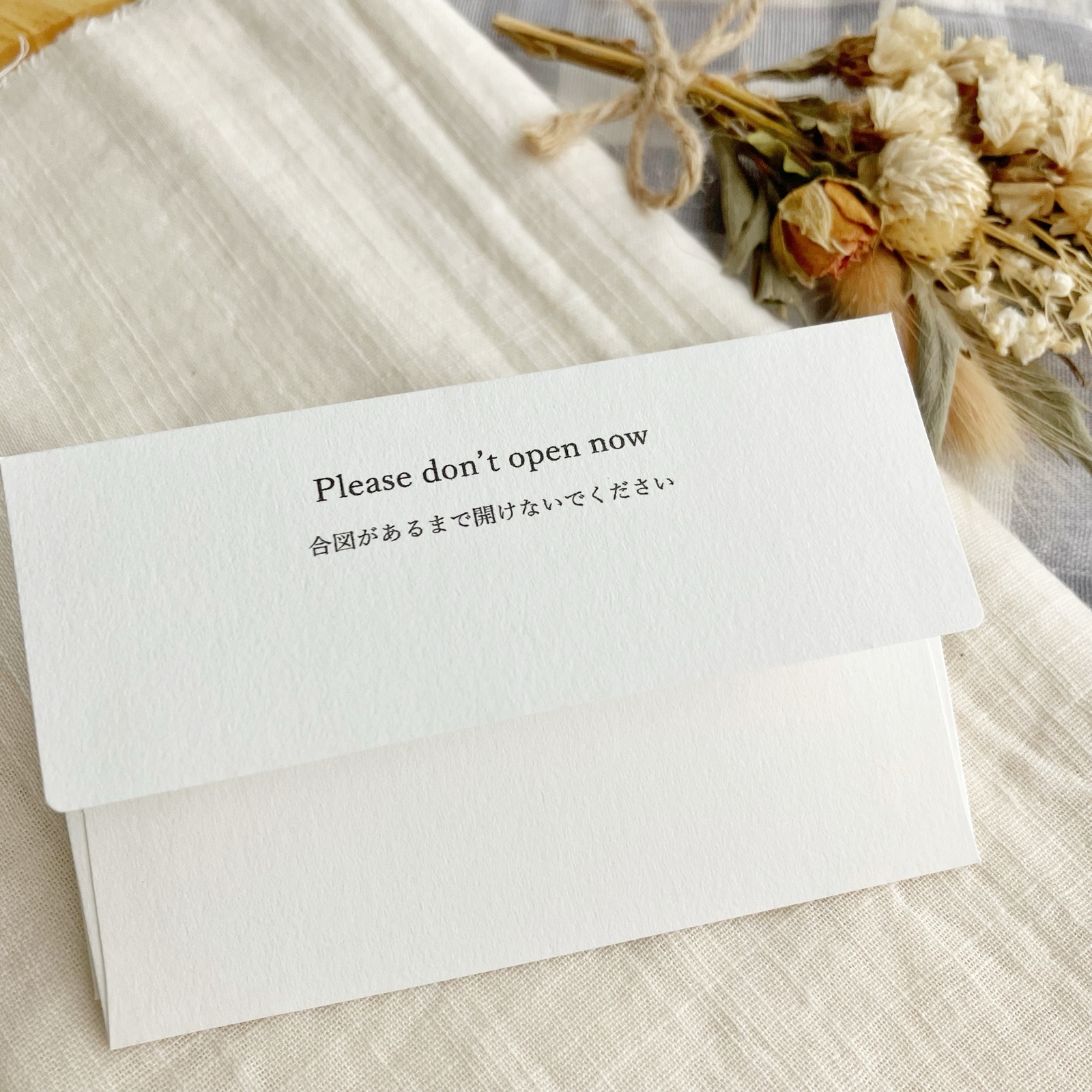 メリー様　名入れホワイト封筒/エスコートカード ▶︎エスコートカード | WKfact ｜ 結婚式ペーパーアイテムの