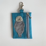 茶柱アザラシのナスカン付きミニミニフラットポーチ