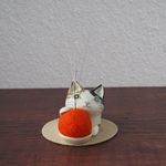 オリジナル陶器猫「ねこのひげ枕」招き猫タイプ   ミケ　丸目　タイプC