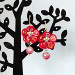 【021ピアス・イヤリング】梅×唐草シリーズ 赤 つまみ細工 和柄 着物 浴衣 成人式　卒業式