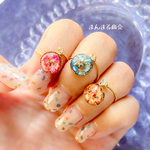 【リトル・アーチスト】極小薔薇 ピンク オレンジ ブルーローズ ドライフラワー 花びら カラフル ボタニカル ゴールドカラー フリーサイズ ビジュー フォークリング