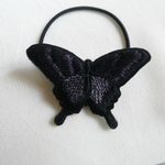 黒とグレーのアゲハ蝶刺繍ヘアゴム