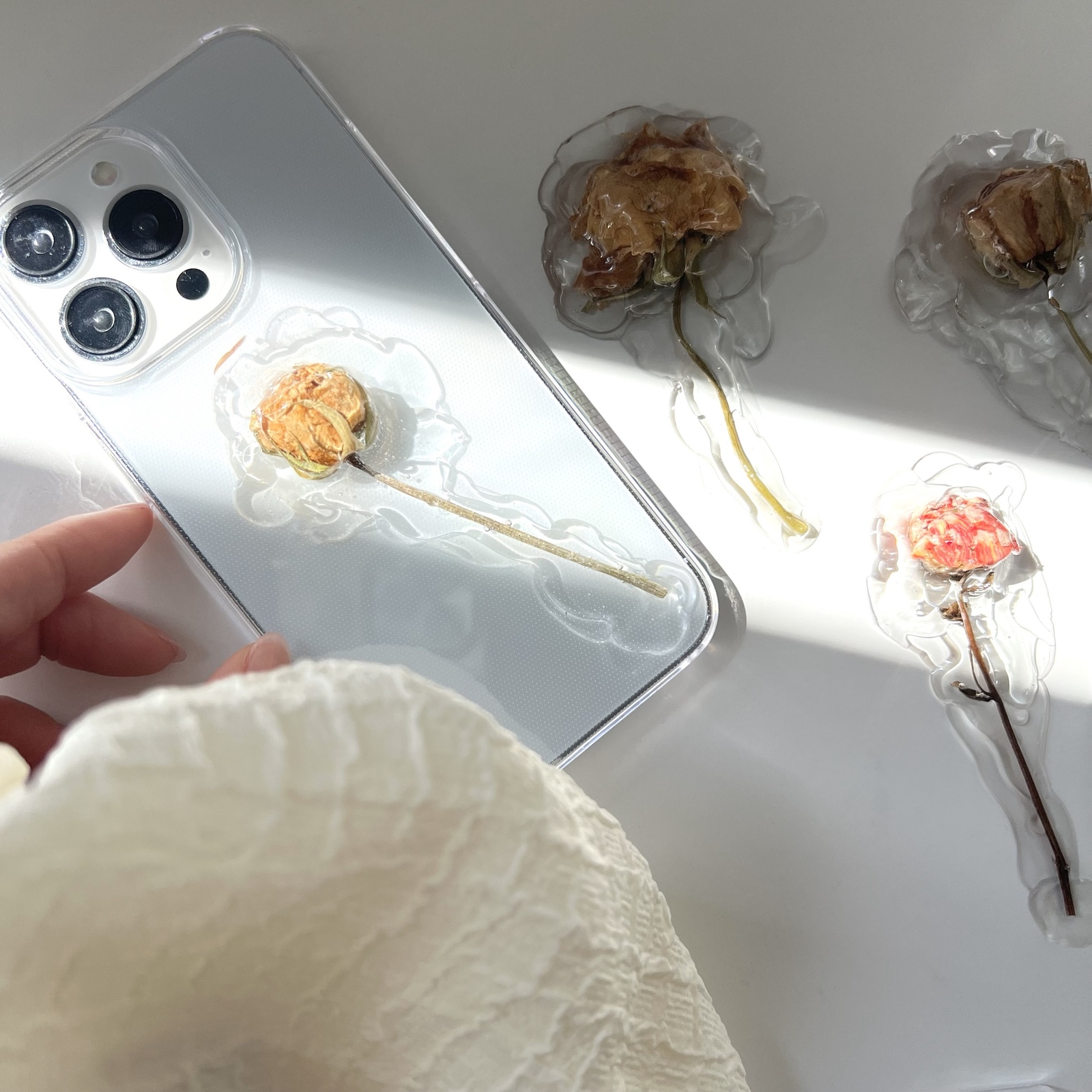 ドライフラワーiPhoneケース/ iPhone全機種対応/ iPhone14iPhone15iPhone13iPhone16 バラ可愛い