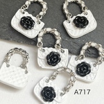 A717★【６個】お花付き　キルティング　バッグ型　チャームパーツ