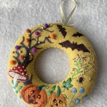 羊毛とフェルトのハロウィンリース 6