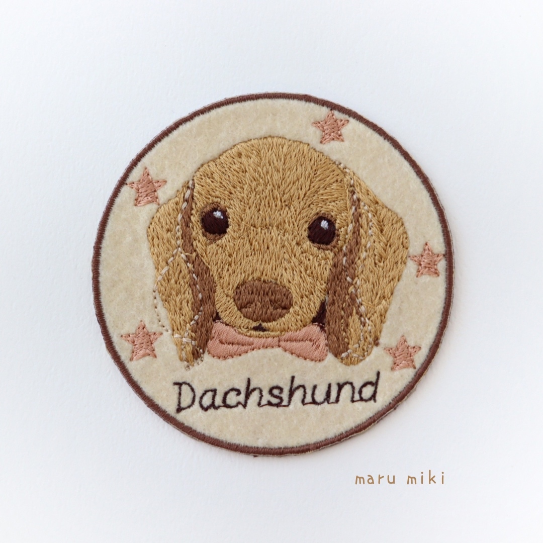 みみっちー様❤ダックス 印鑑スタンド♡ お花野原型 小さなダックスフンドの刺繍ミニポーチ - maru_miki_の部屋 | minne