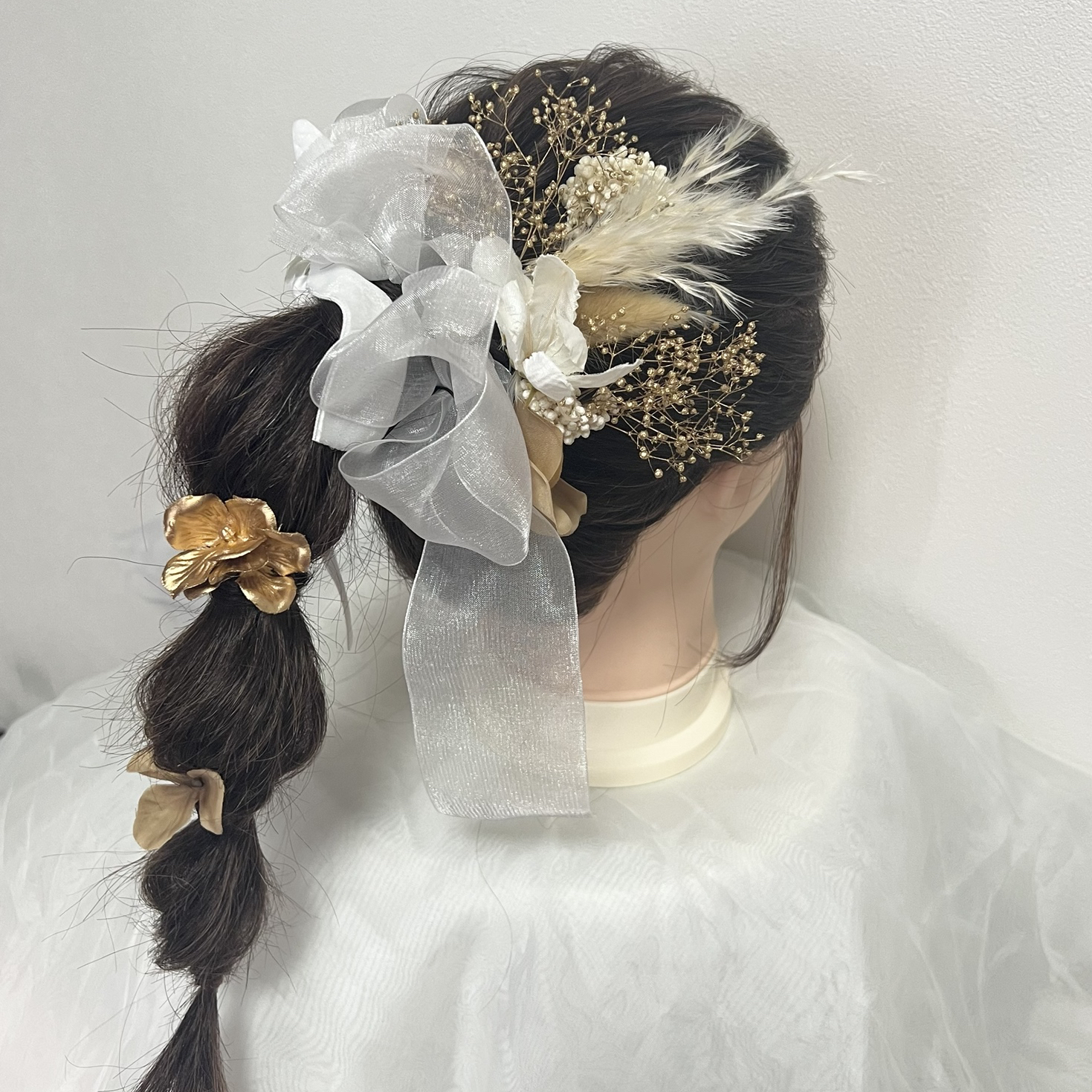 ホワイト＆ベージュ　髪飾りセット　ヘアード　ヘッドドレス　ドライフラワー  プリザーブドフラワ　リボン　成人式　卒業式