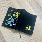 手刺繍ブックカバー＊小花　文庫　ほぼ日手帳