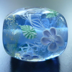 ブルー系　紫の花のとんぼ玉