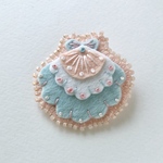 コキアージュ 22／フェルトと刺繍とビーズのブローチ