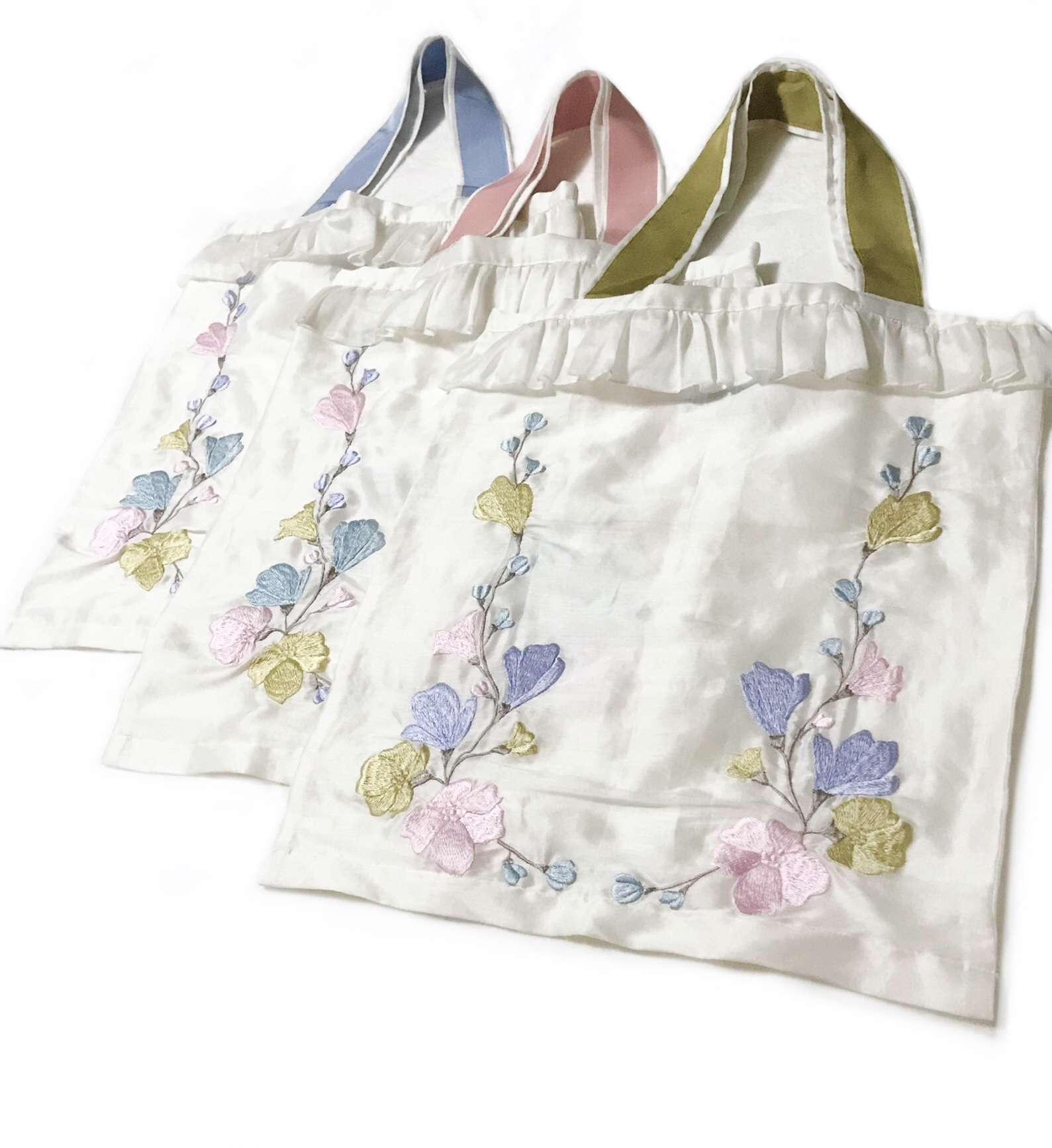 伝統工芸 横振り刺繍 大判刺繍花 パステルカラー 花柄 トートバッグ スクエアバッグ 布バッグ ショルダーバッグ シルク 絹 リネン 麻 グログランリボン 水色 フリルバッグ ホワイト 白 ブルー