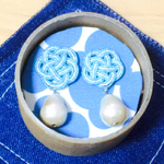 梅結びの青ピアス 