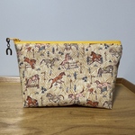 馬柄のポーチ（黄色）　馬蹄チャーム付き　ジムカーナ　馬術　馬　馬柄　障害飛越　馬蹄　馬術競技