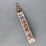 【持ちやすくて可愛いお手元】インド刺繍のスマホストラップ☆Ishari／ハンドストラップ・携帯ストラップ