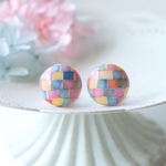 パステルカラーシェルのまんまるピアス