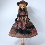 ジェニーちゃんの黒地に茶系破線ボーダー風ワンピース