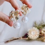 お花ビジュー　ワンパール　ブライダルピアス花嫁　お呼ばれ結婚式 パールアクセサリー　ウェディング イヤリング　小ぶり　こぶり　痛くない　揺れる　おしゃれ　シンプル コットンパール 真鍮