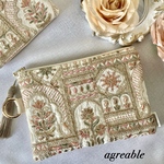 《new》🥀インド刺繍ポーチ  インド刺繍　マルチポーチ　コスメポーチ　母子手帳ポーチ　ギフト　カラビナ付き　タッセル付き　内ポケット付き　Lサイズ 大きめ　フェイクレザー