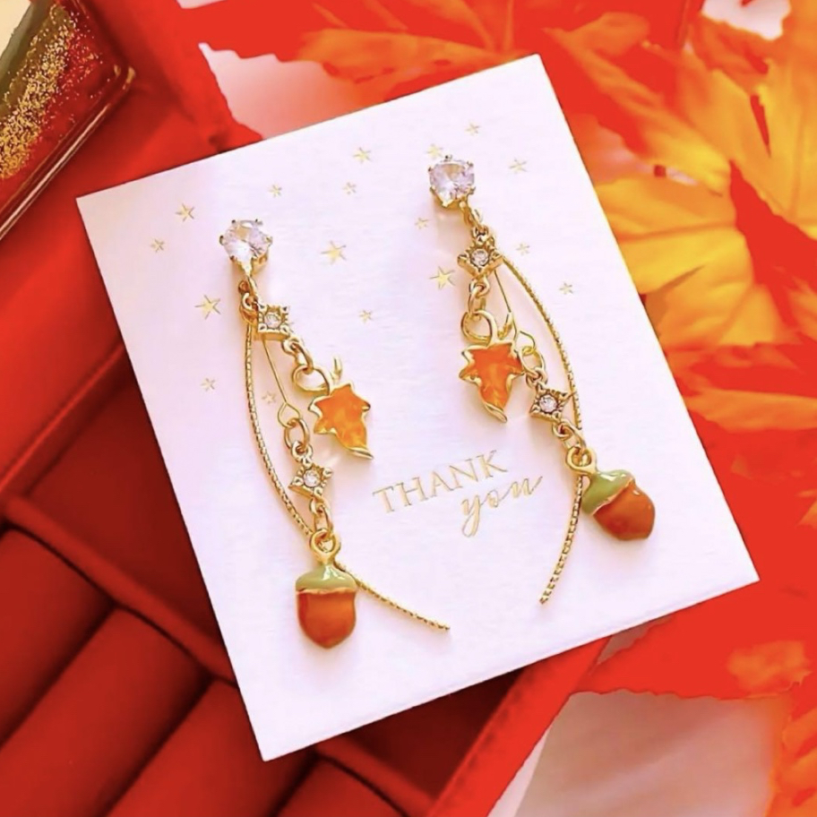再販❣️秋☆紅葉もみじとどんぐりのピアス❀♫♬ ゆらゆらポンポン