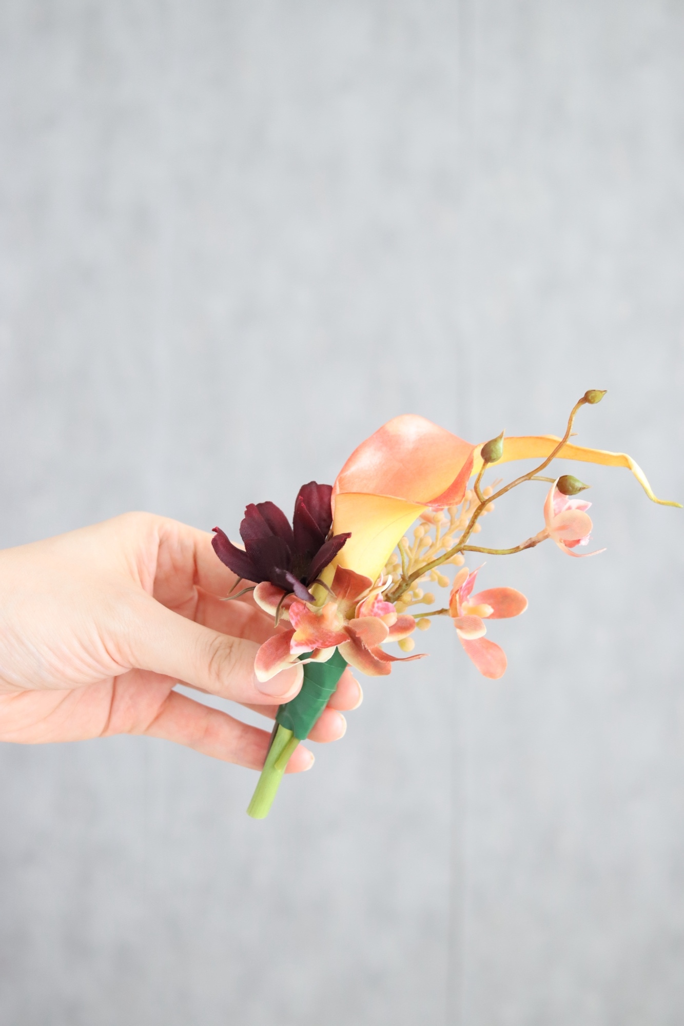 テラコッタ　ブラウン　胡蝶蘭　アーティフィシャルフラワー　ウェディングブーケ造花 ワインカラーの胡蝶蘭やテラコッタ花材の枝物大人ブーケ