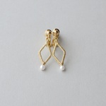 一粒 シェルパール × square hoop  イヤリング ／ ピアス   シンプル  しかく ひし形  フープ  金糸  銀糸  糸の耳飾り