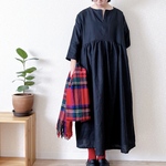 ヨーロッパリネンのキーネックワンピース/black